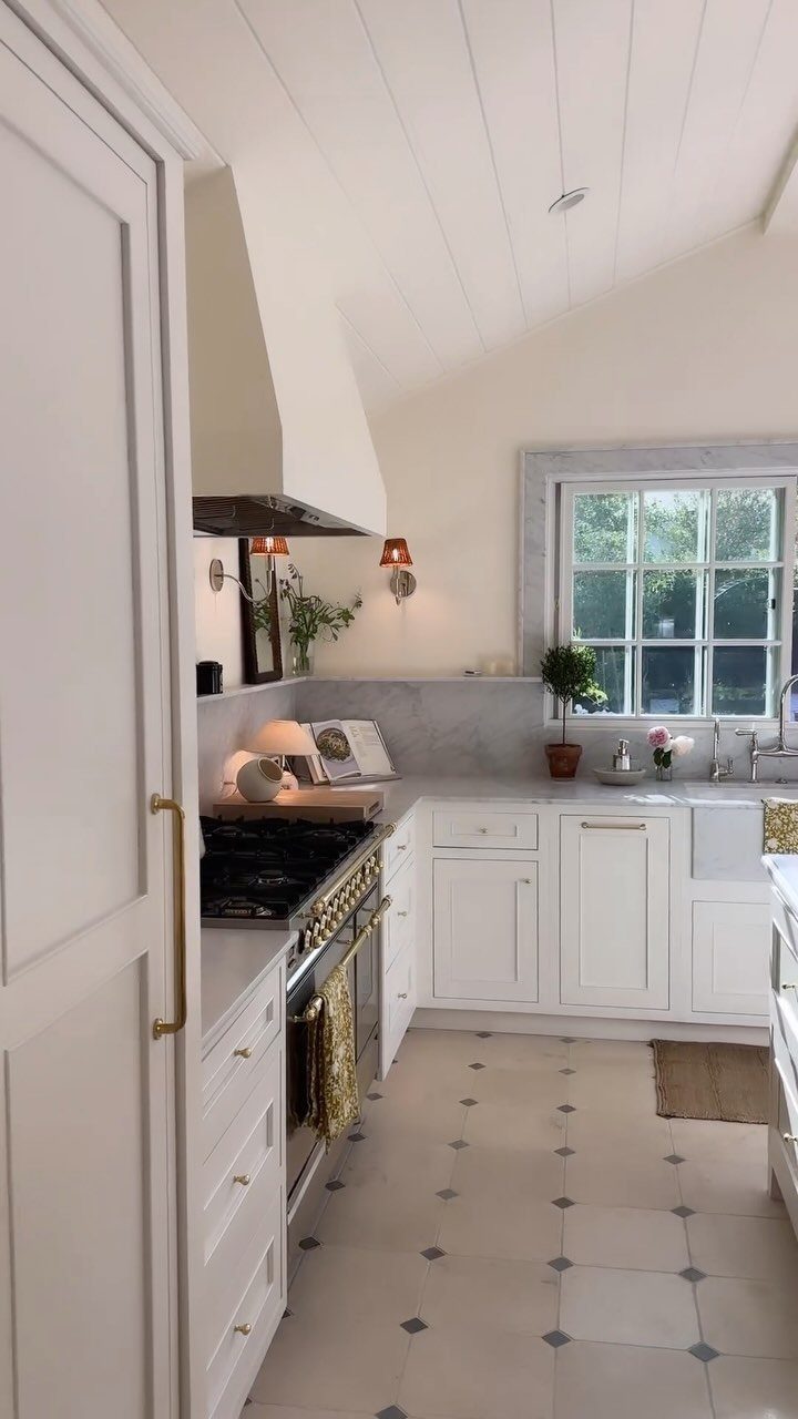 Kitchen Floor Tiles Design: 13 Ideas for Stone, Ceramic & Patterned Floors 12 White kitchen floor tiles with small dark diamond patterns in a bright, modern kitchen setting.